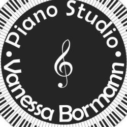 Profª de Piano Vanessa Bormann