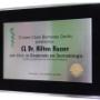 placa homenagem emoldurada