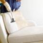 Lavagem de sofa com produtos aprovados pela Anvisa