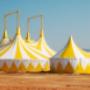 Lona de circo amarela e branca