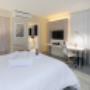 Business Class-Queen Bed