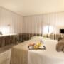 Business Class-Queen Bed