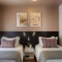 2 Twin Beds