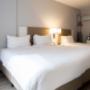 1 Queen Bed-1 Twin Bed