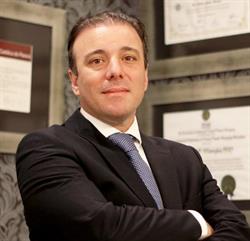 Dr. Ricardo Maniglia - Plástica Facial Curitiba - Rinoplastia e Blefaroplastia