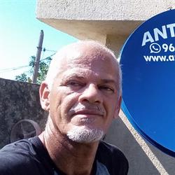 Antenista Carlos Roberto de Oliveira