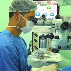 Dr. Tiago Ledur Médico Oftalmologista
