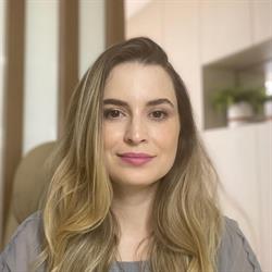 Dra. Ana Cláudia Mendes dermatologista