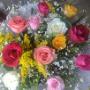 Buque de rosas coloridas