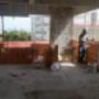 equipe de pedreiros fazendo alvenaria externa