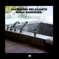 Um banho relaxante numa banheira Mármore