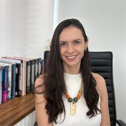 Dra. Renata Alves