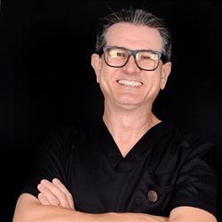 Adriano Facholli - ortodontista