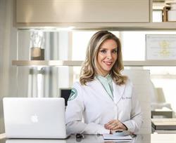 Dra. Renata Tonoli - Médica Dermatologista
