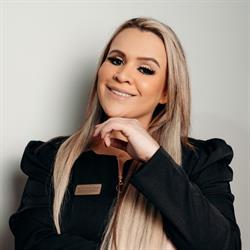Implantart Odontologia - Implantes Dentários - Dra. Giovanna Vargas