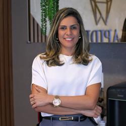 Dra Michelle Cavalcante - Lentes de Contato Dental - Invisalign - Facetas - Implante Dental