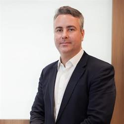 Dr. Lucas Vasconcellos - Neurocirurgião especialista em coluna