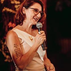 CELEBRANTE JULIANA GALASSI