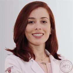 Dra. Monyque Trindade Bucomaxilo
