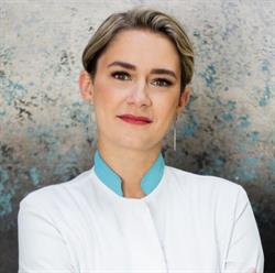 Dra. Ingrid Petschulat / Estética Avançada e Harmonização