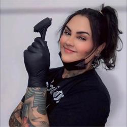 Shark Girl Tattoo e Piercing