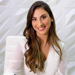 Dra Evelyne Borges de Mattos - Cirurgiã Plástica em Varginha/MG