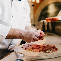 Paiol Pizzaria pizzas em forno a lenha