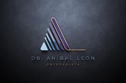 Dr. Aníbal León