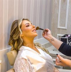 Dani Serpa Maquiagem e Estética Facial