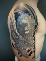Tatuagem Blackwork Leao e Dragão