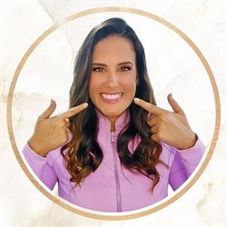 Dra. Verônica Siqueira - Meu Dentista em Unamar