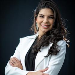 Dra. Juliane Marques - Transplante Capilar e Tricologia Médica no ABC