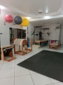 Equipamento de pilates e o fundo do estúdio Crislene Abreu Pilates Fisioterapia.jpg