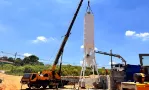 Içamento de silo com guindaste