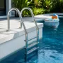 Escada e acessórios para piscina