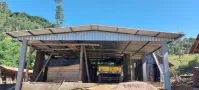 Estrutura metálica para cobertura de galpão agrícola instalada em Benedito Novo  SC