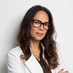 Dra. Andreza Ceglias Nutricionista